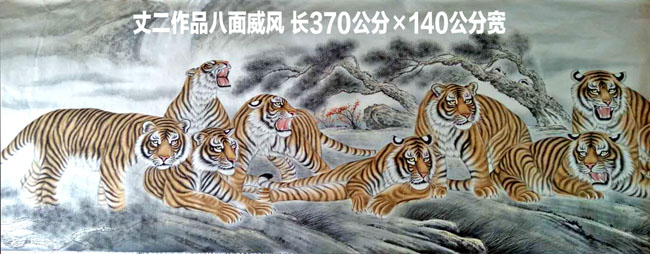 青年女画家杨光工笔画家杨光丈二作品八面威风 长370公分×140公分宽2.jpg